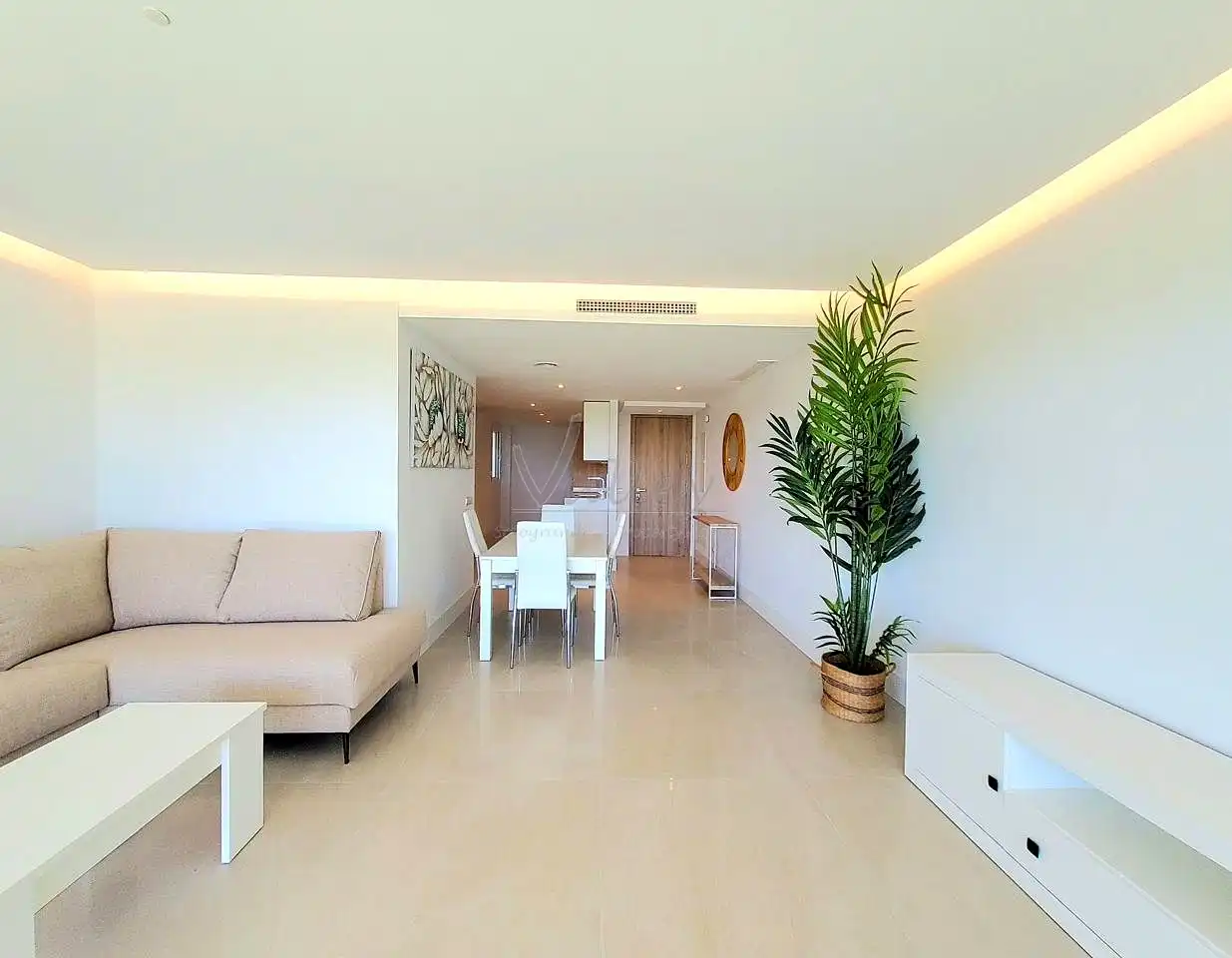 Wohnzimmer von Wohnungen zum Verkauf in Sotogrande mit Klimaanlage, Terrasse und Möbliert