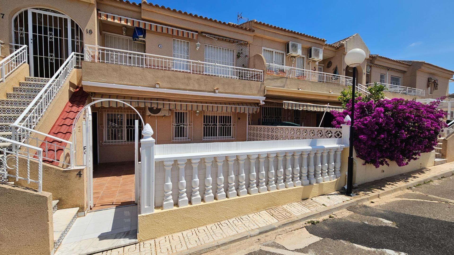 Exterior view of House or chalet for sale in Torrevieja  with Air Conditioner, Heating and Private garden