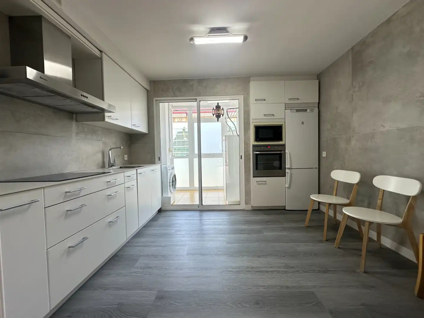 Cuina de Pis de lloguer en Santiago de Compostela  amb Calefacció, Parquet i Forn