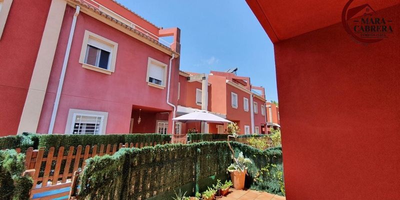 Vista exterior de Casa o xalet en venda en Palmera amb Aire condicionat, Terrassa i Traster