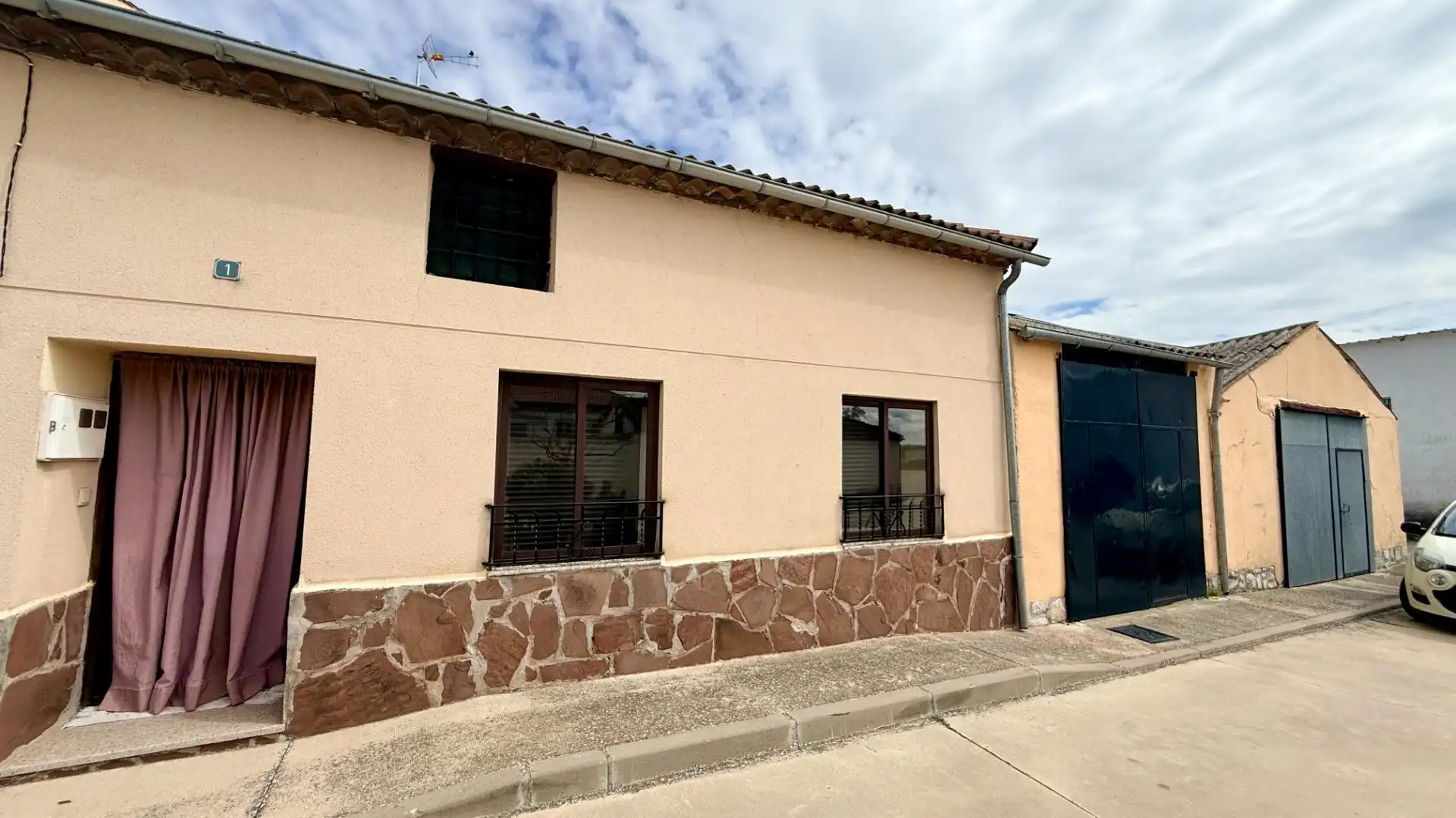 Vista exterior de Casa o xalet en venda en Samboal amb Jardí privat i Traster