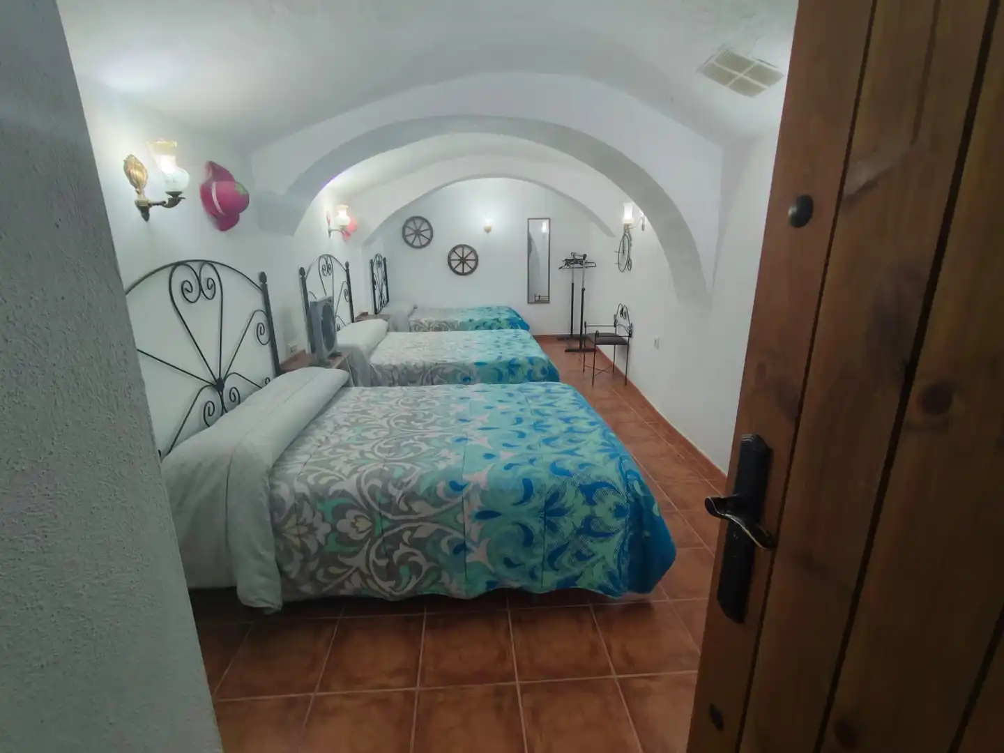 Dormitori de Finca rústica en venda en Guadix amb Moblat, Forn i Piscina comunitària