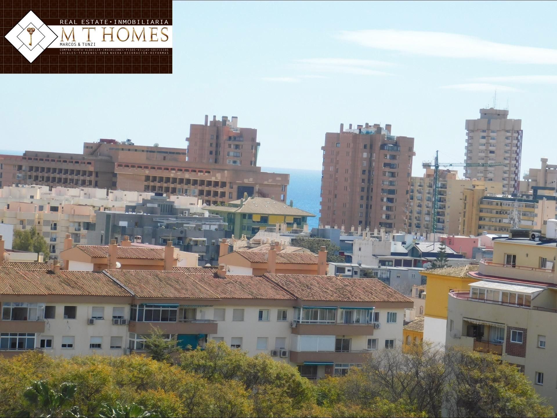 Vista exterior de Àtic en venda en Fuengirola amb Aire condicionat, Parquet i Terrassa