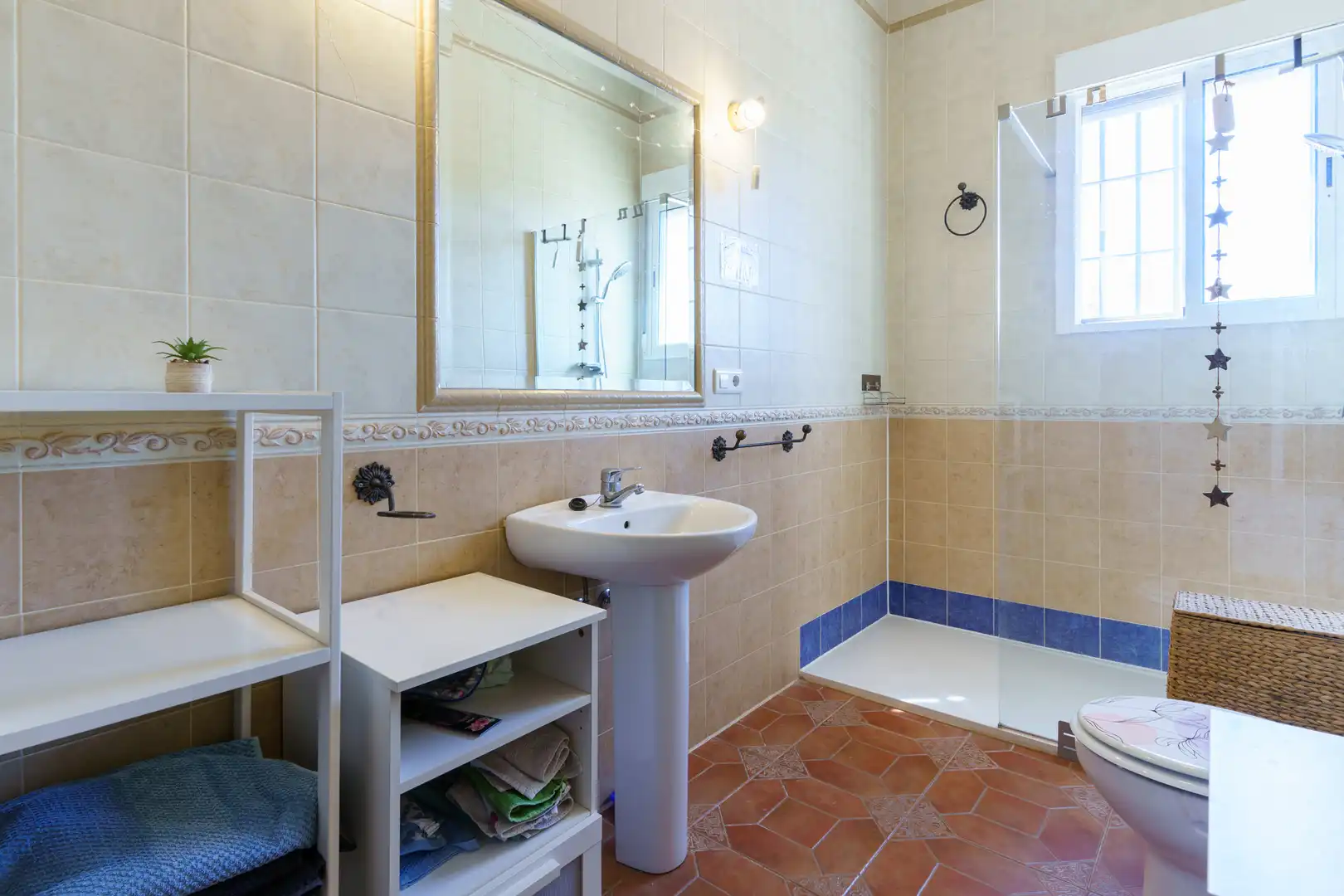 Baño de Finca rústica en venta en La Palma del Condado con Jardín privado, Terraza y Piscina