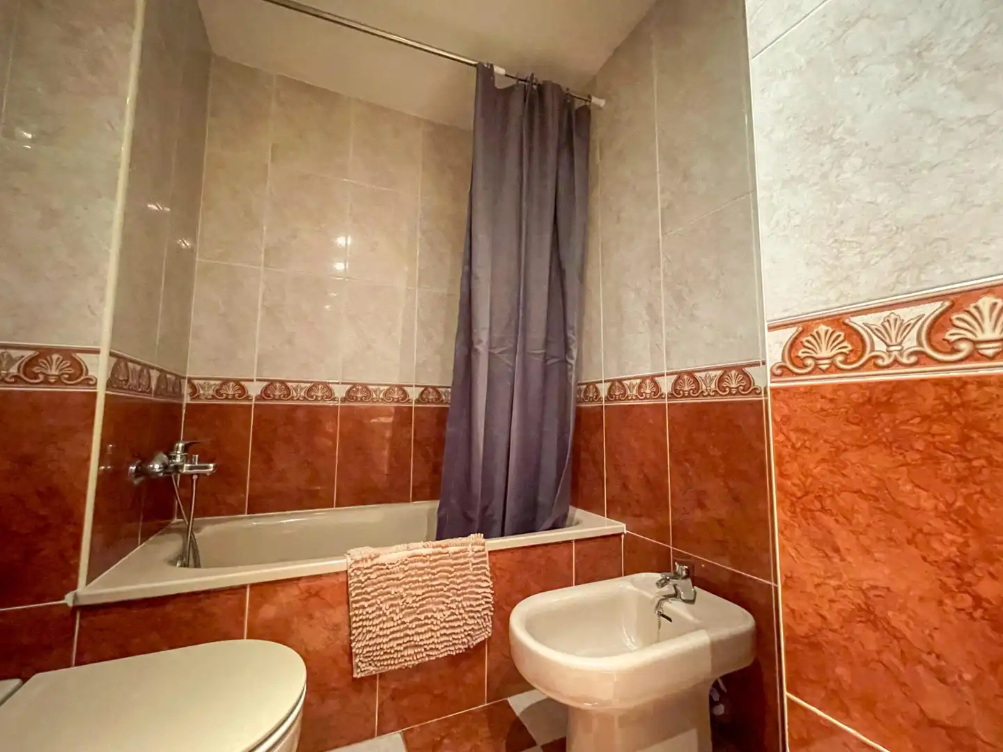 Baño de Piso para compartir en Moncada con Amueblado y Balcón