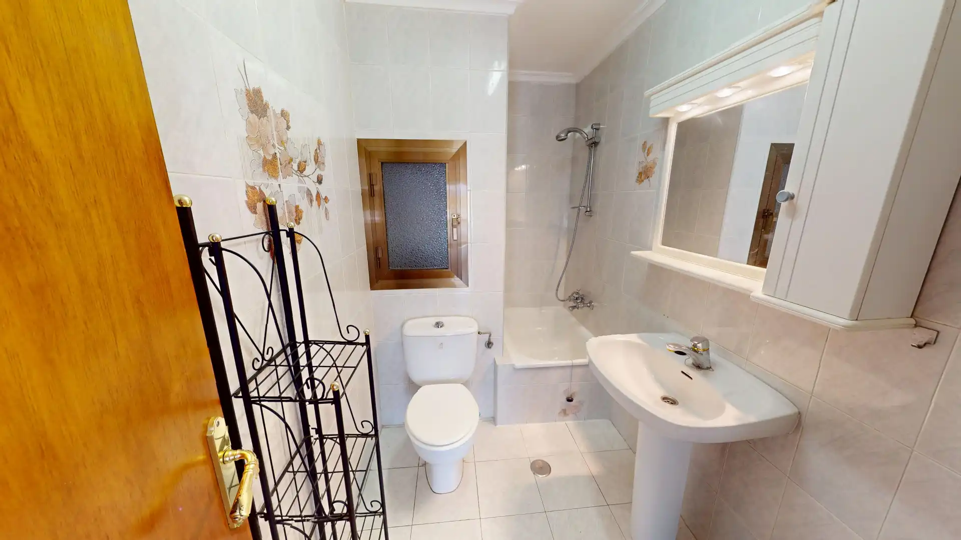 Baño de Piso en venta en Alicante / Alacant con Terraza y Balcón