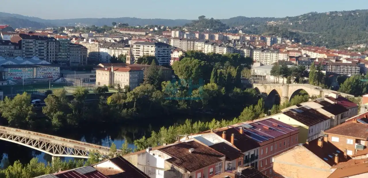 Pis en venda en A Ponte