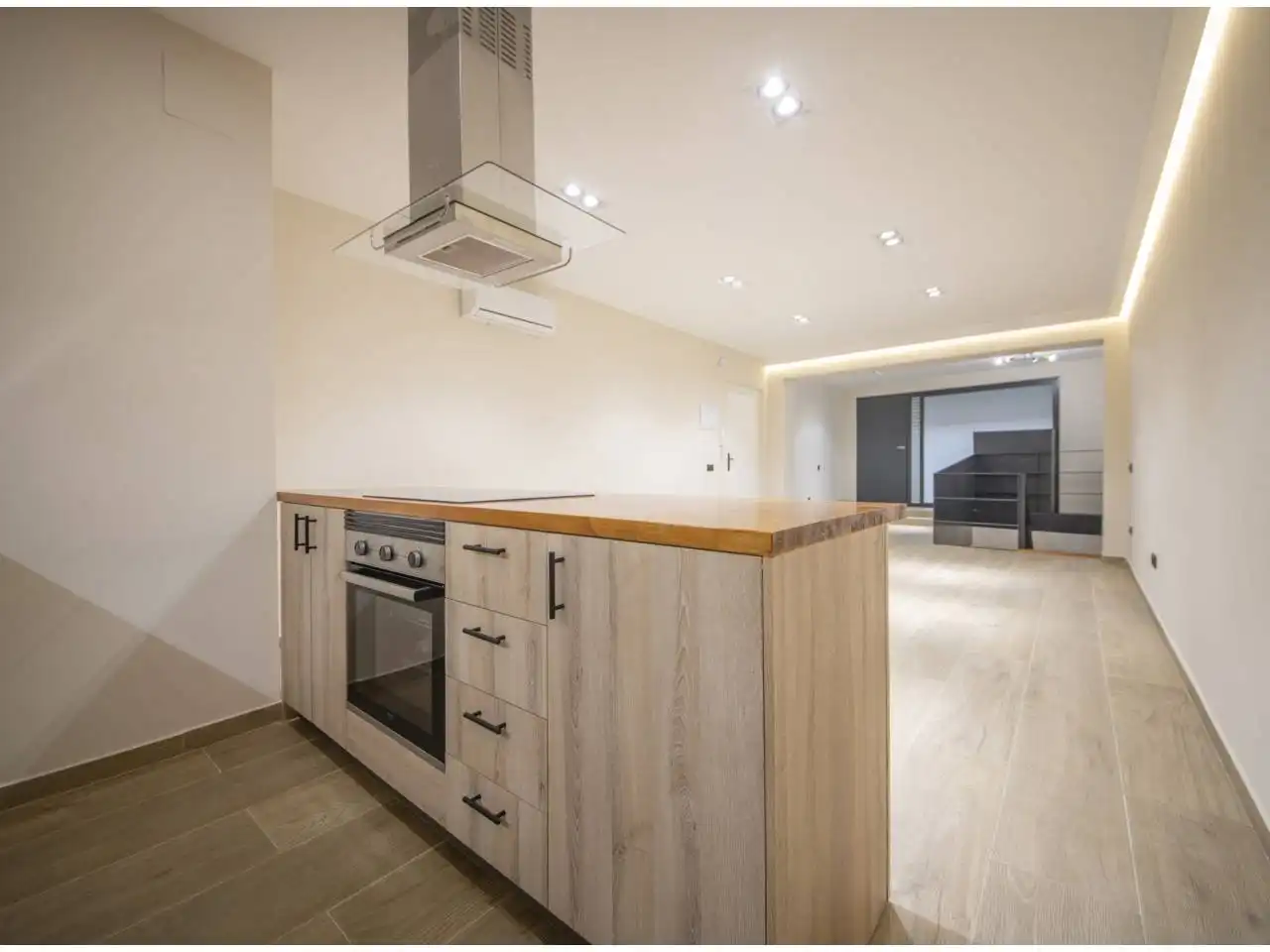 Cuina de Dúplex en venda en Barcelona amb Aire condicionat, Calefacció i Parquet