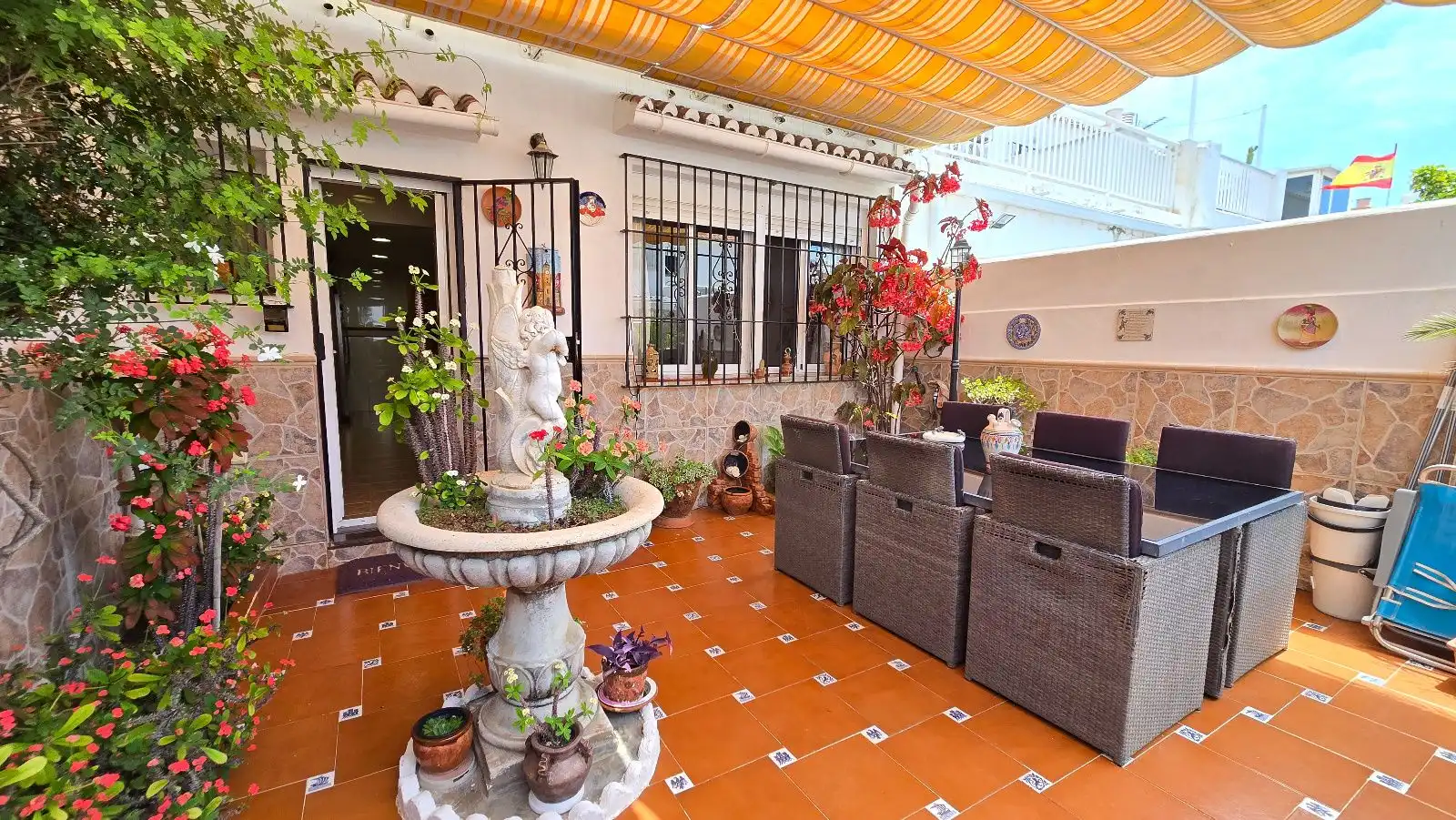 Terrasse von Einfamilien-Reihenhaus zum Verkauf in Málaga mit Klimaanlage, Heizung und Schwimmbad