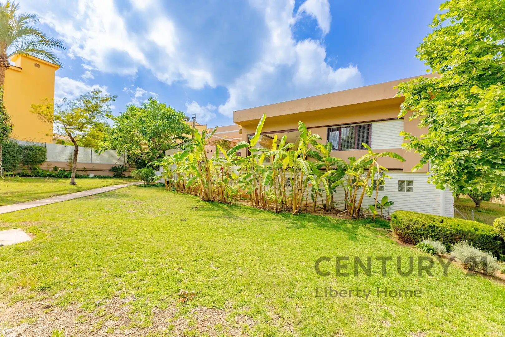Vista exterior de Casa o chalet en venta en Torrent con Aire acondicionado, Jardín privado y Piscina