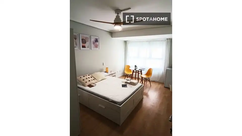 Bedroom of Flat for rent in Valencia  with Air Conditioner, Heating and Furnished