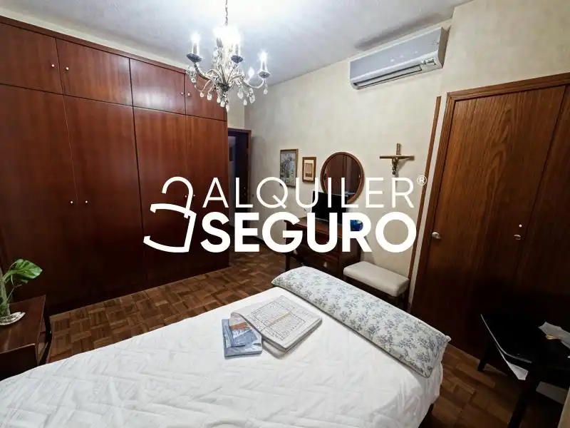 Habitación de Piso de alquiler en Madrid con Calefacción y Amueblado