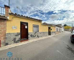 Vista exterior de Casa o xalet en venda en La Puebla de Montalbán amb Aire condicionat, Calefacció i Jardí privat