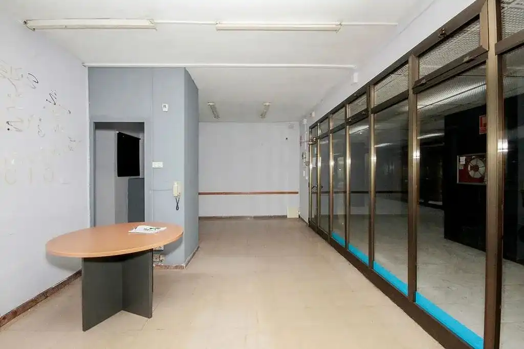 Local comercial en venta en Carrer de Rocafort 69, imagen 3