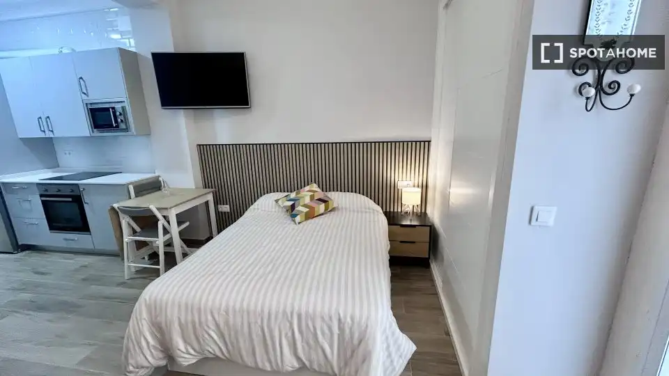 Schlafzimmer von Wohnung zur untervermieten in Sevilla mit Klimaanlage, Heizung und Terrasse