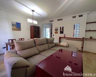 Sala d'estar de Dúplex de lloguer en Linares amb Aire condicionat, Terrassa i Balcó