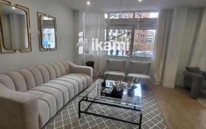 Living room of Flat for sale in  Madrid Capital  with Air Conditioner, Heating and Terrace