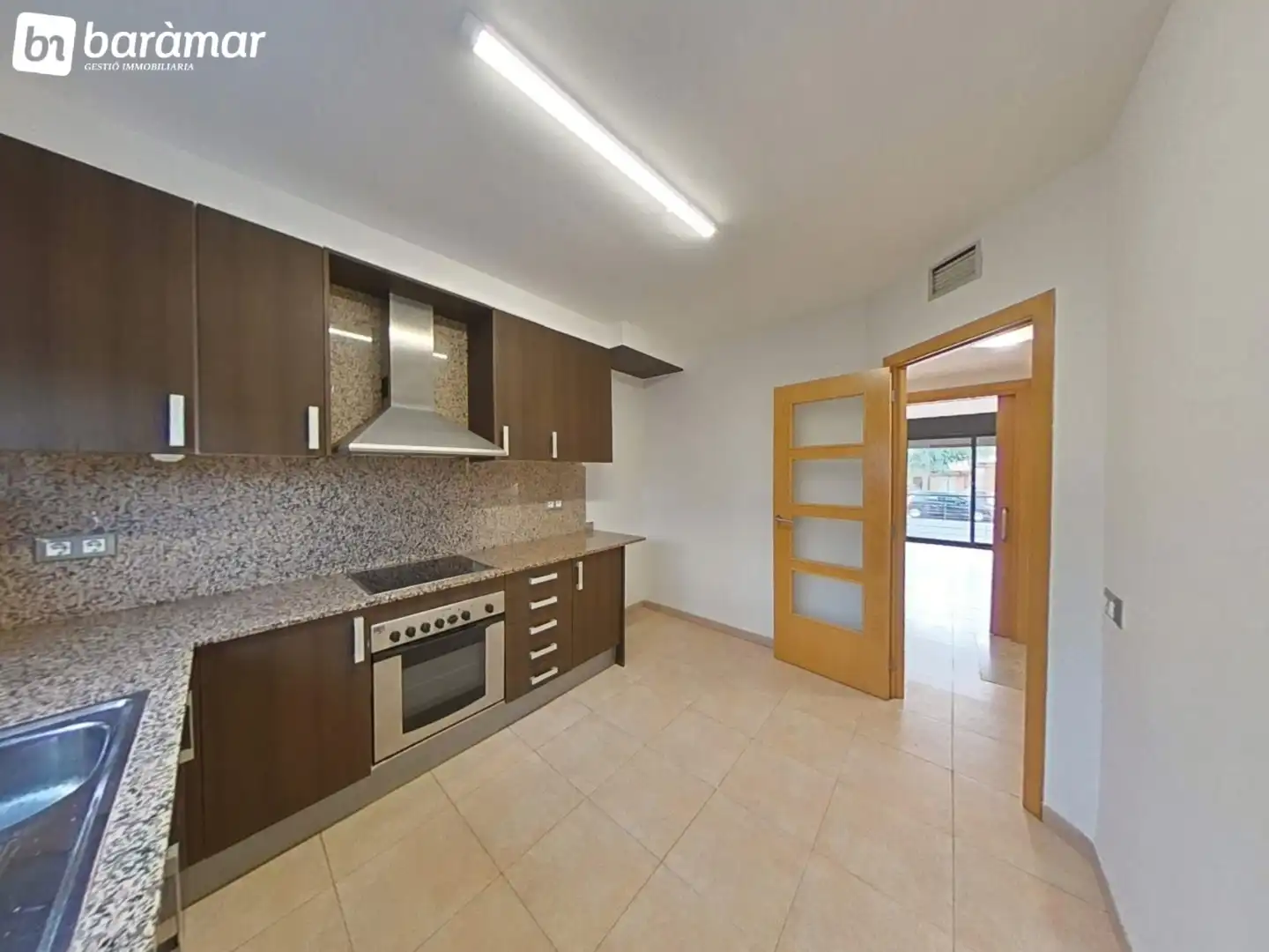 Cocina de Casa adosada en venta en Roda de Berà con Aire acondicionado, Calefacción y Jardín privado
