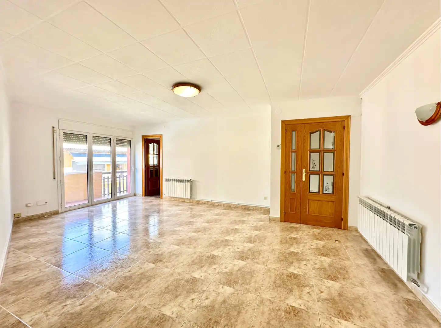 Living room of Flat for sale in Torelló  with Heating, Terrace and Storage room