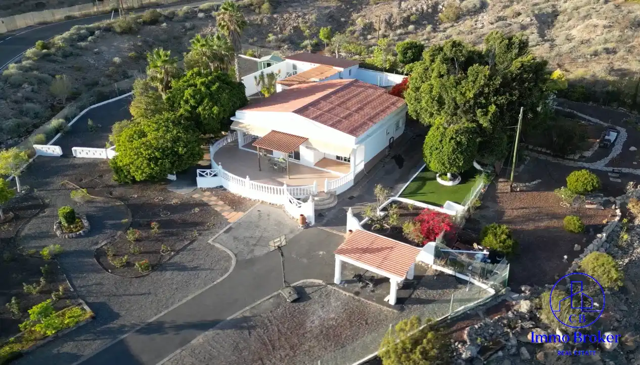 Vista exterior de Finca rústica en venda en Guía de Isora amb Aire condicionat, Jardí privat i Traster