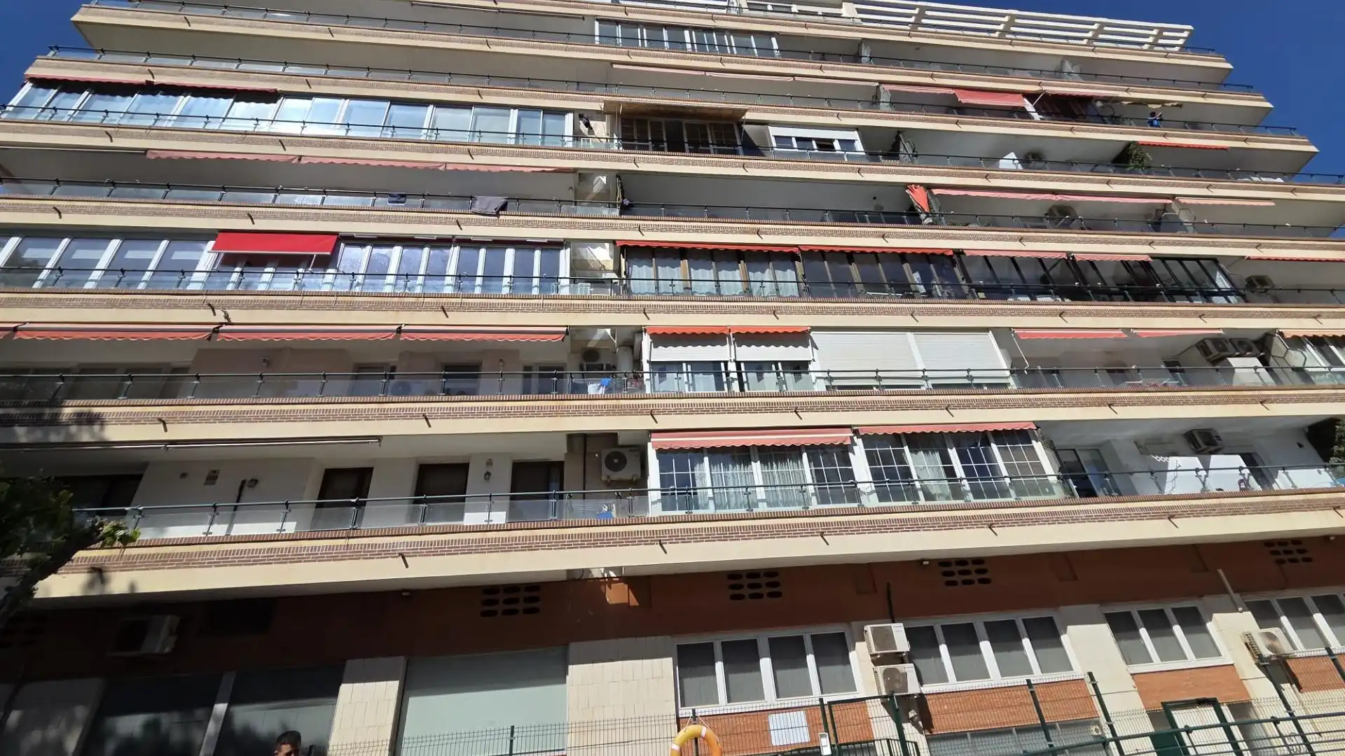 Vista exterior de Pis en venda en Alicante / Alacant amb Aire condicionat, Terrassa i Balcó