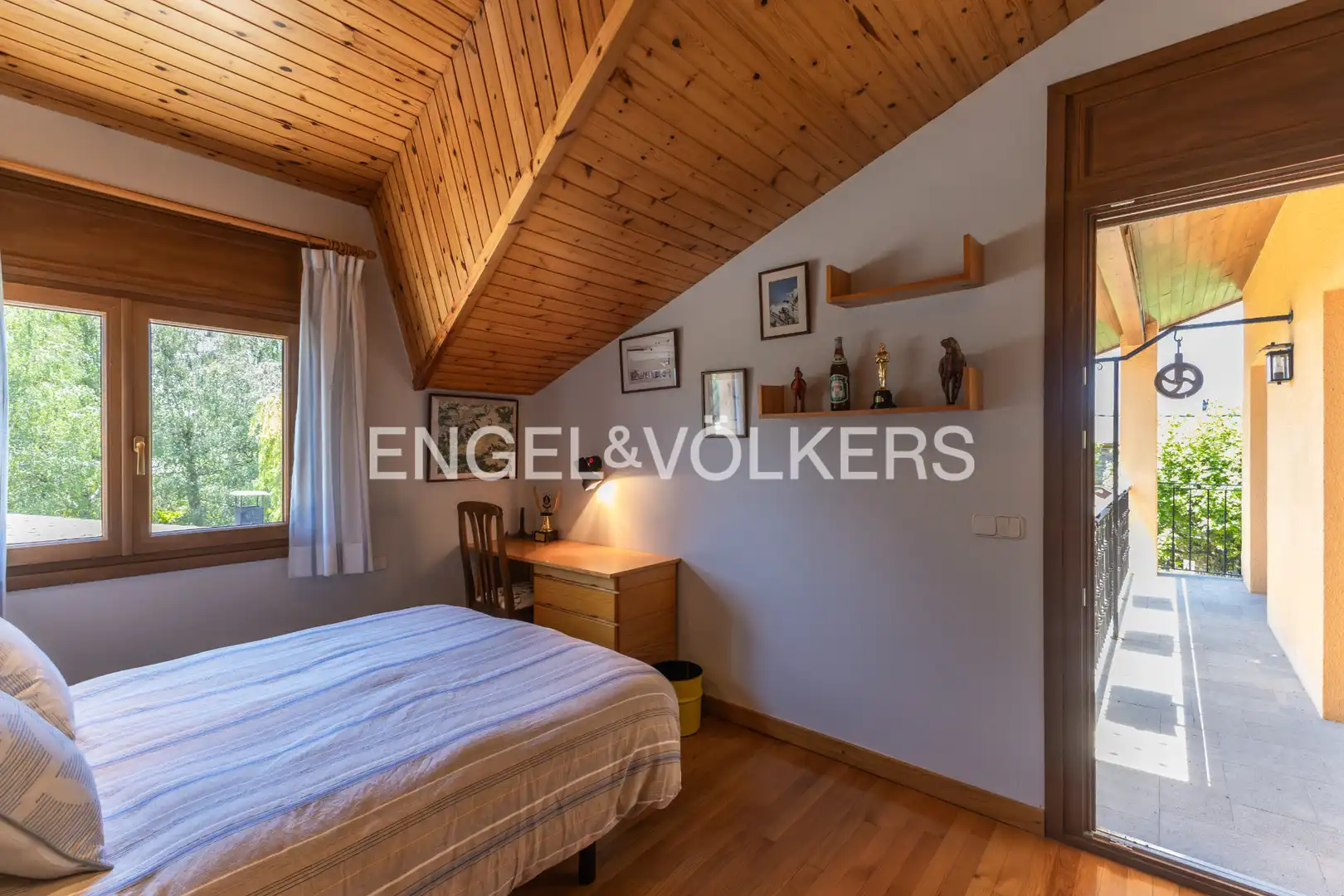 Dormitori de Casa o xalet en venda en Puigcerdà amb Calefacció, Jardí privat i Parquet