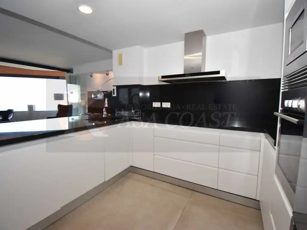 Cuina de Àtic en venda en Benalmádena amb Aire condicionat, Jardí privat i Terrassa