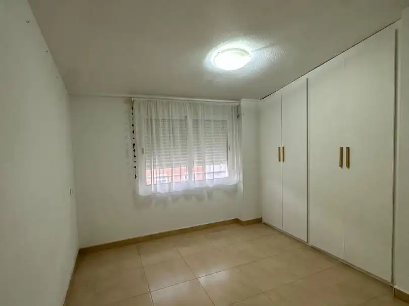 Schlafzimmer von Dachboden zur Miete in Murcia mit Klimaanlage, Terrasse und Möbliert