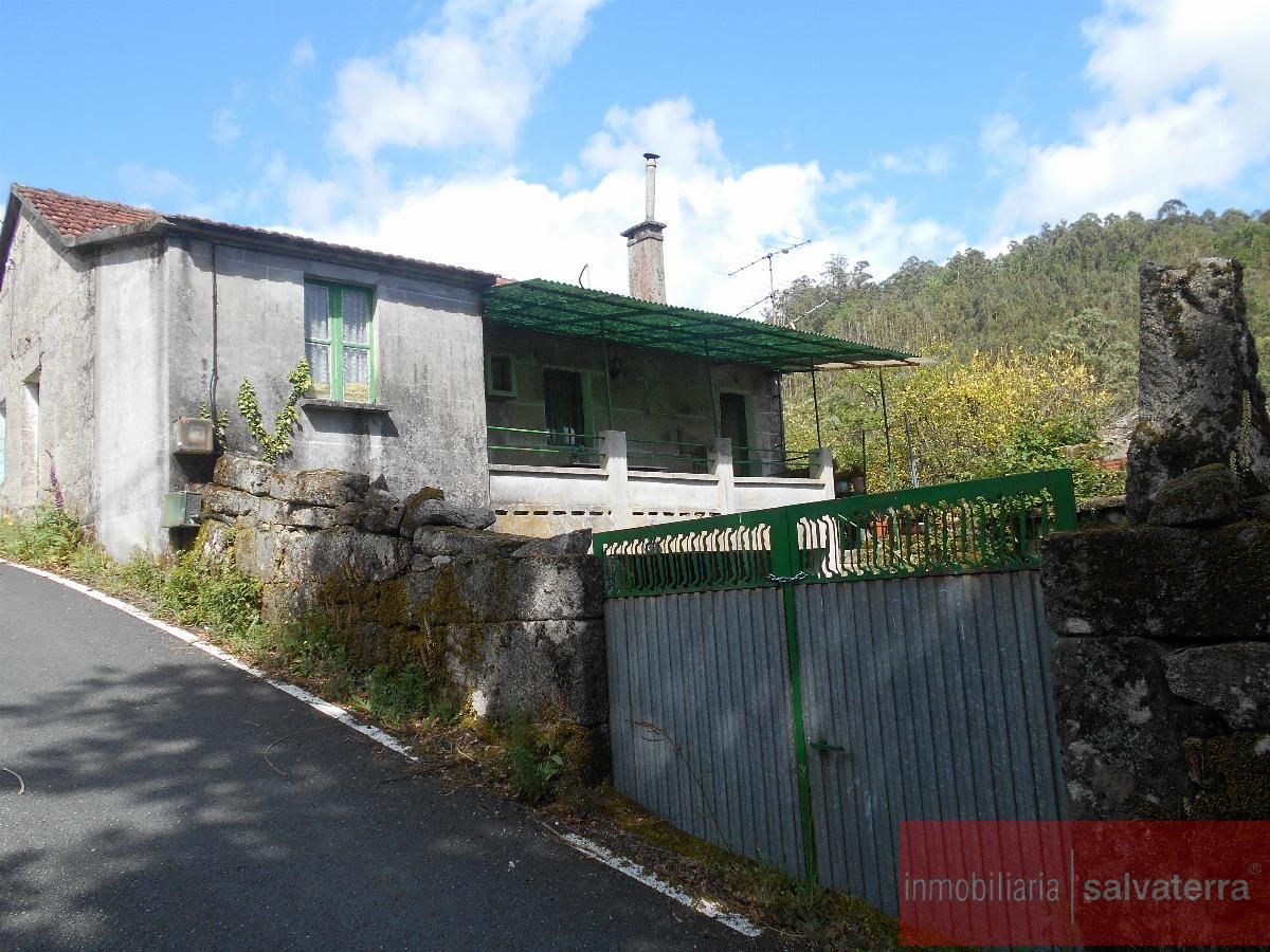 Vista exterior de Casa o xalet en venda en Covelo amb Terrassa