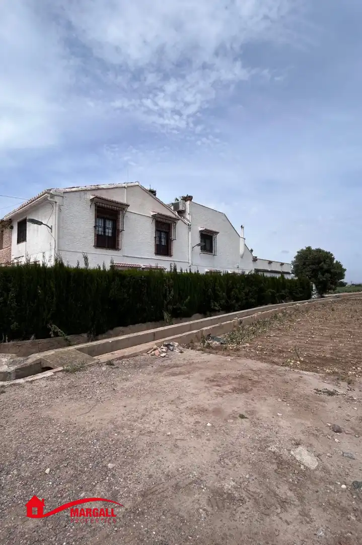 Vista exterior de Casa o xalet en venda en Alboraya amb Aire condicionat, Calefacció i Jardí privat
