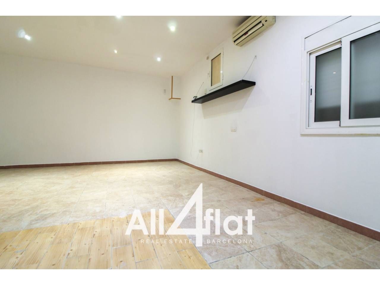 Study for sale in L'Hospitalet de Llobregat  with Air Conditioner and Alarm