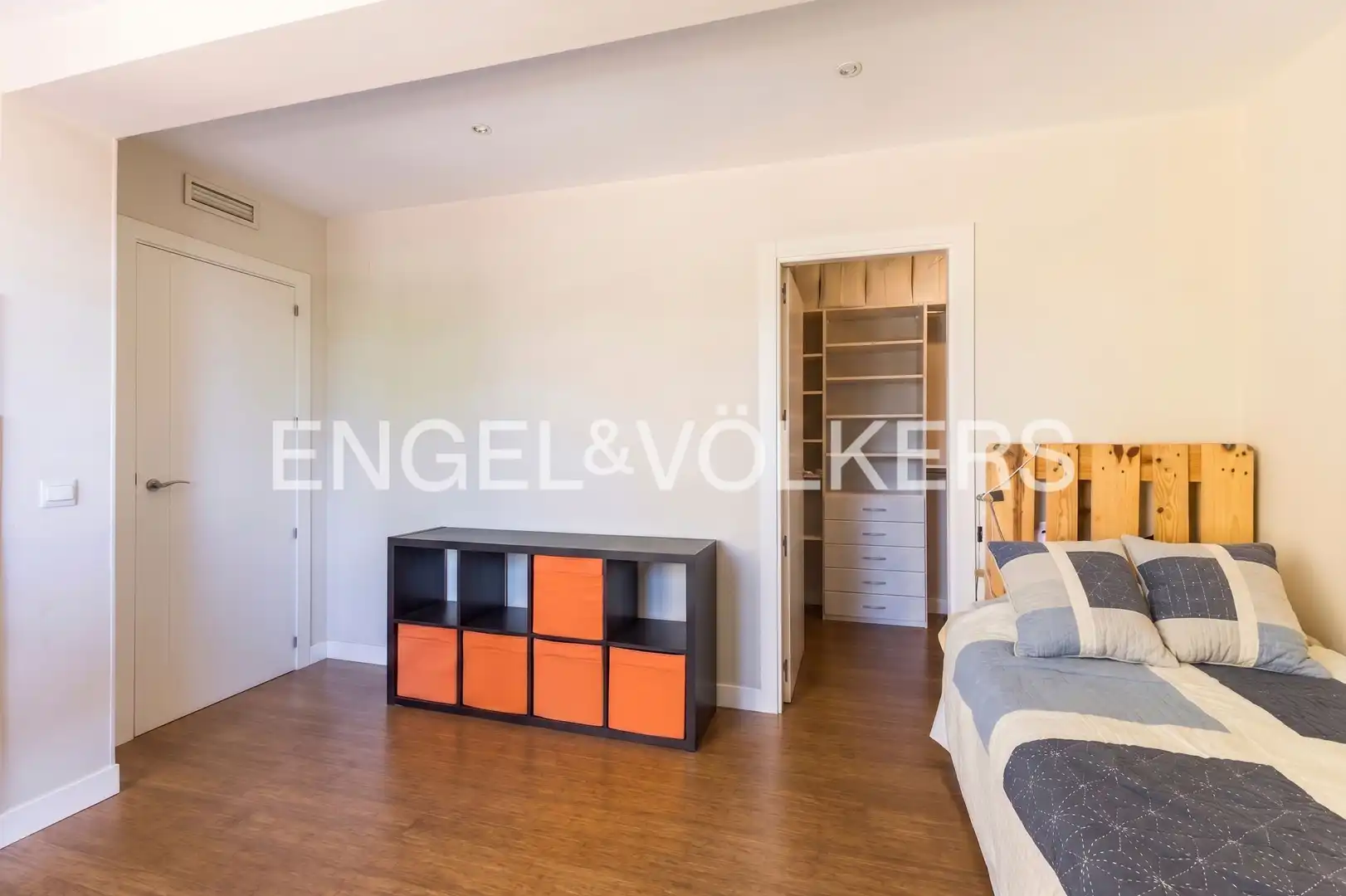 Bedroom of Houses for sale in La Moraleja  with Air Conditioner, Heating and Private garden