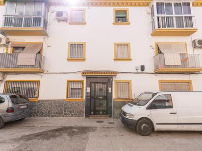 Exterior view of Flat for sale in  Granada Capital  with Balcony