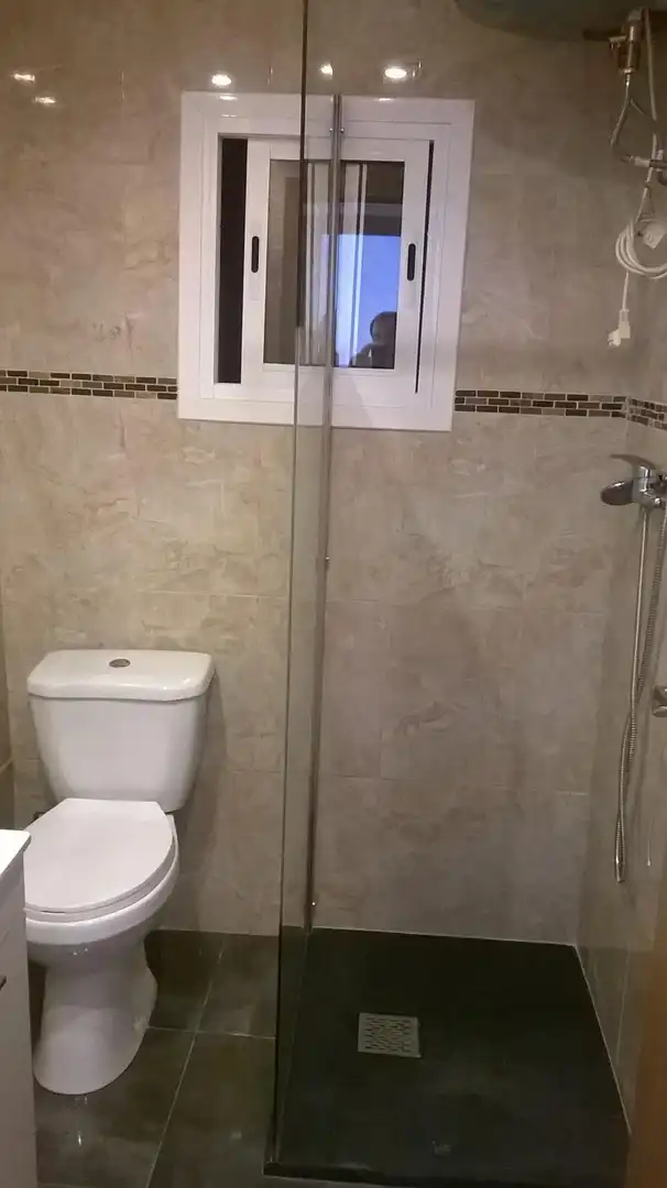 Bany de Pis de lloguer en Moncada amb Aire condicionat i Balcó