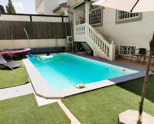 Piscina de Casa adosada en venda en Arganda del Rey amb Aire condicionat, Terrassa i Piscina