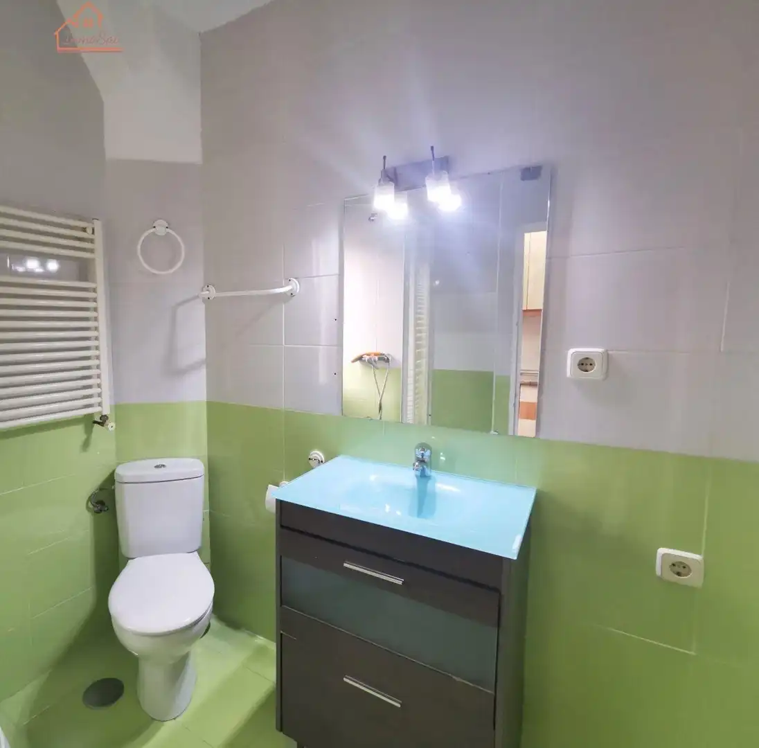 Baño de Piso de alquiler en Madrid con Aire acondicionado y Calefacción