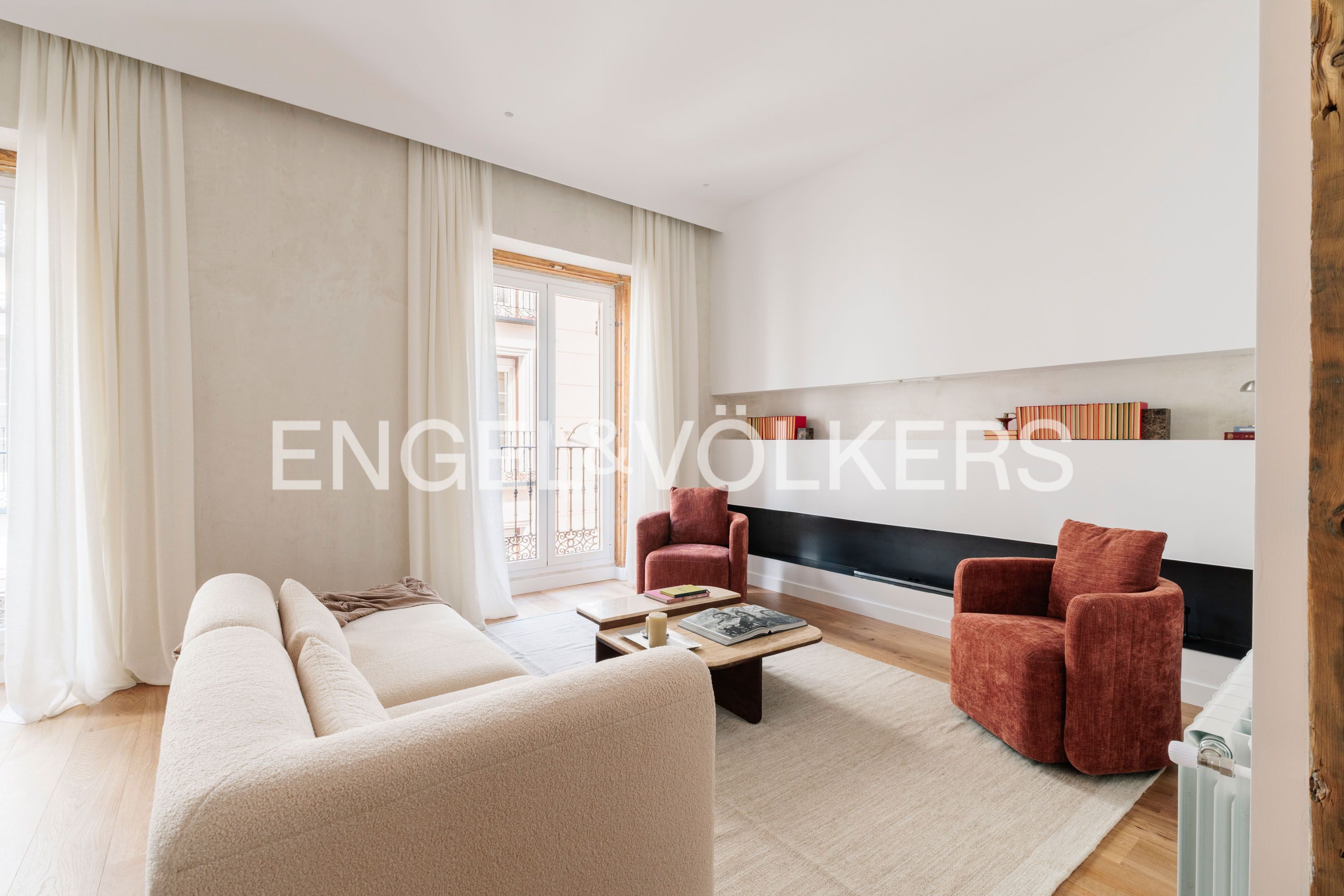 Living room of Flat for sale in  Madrid Capital  with Air Conditioner, Heating and Furnished