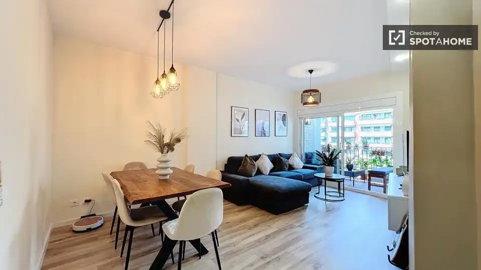 Flat with terrace to rent in Sant Martí