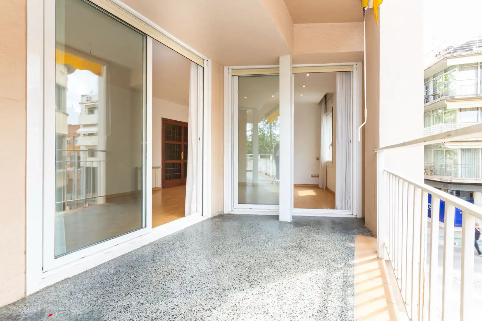 Appartamento con terrazza in vendita a Plaça de Josep Freixa i Argemí