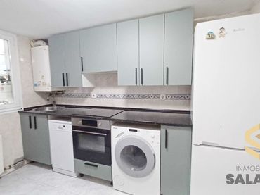 Pis amb balcó de lloguer a Calle Tiboli Kalea