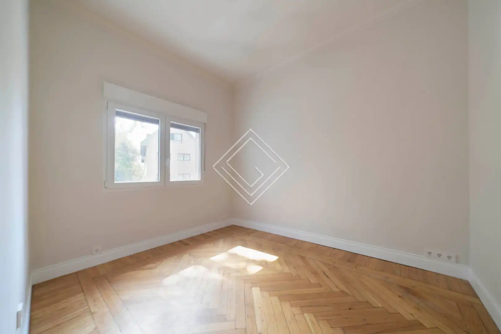 Bedroom of Flat for rent in Madrid  with Air Conditioner, Heating and Storage room