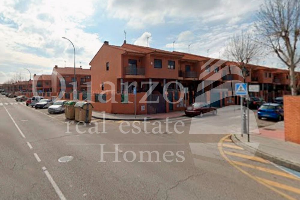 Exterior view of House or chalet for sale in Seseña  with Swimming Pool