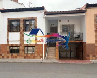 Vista exterior de Casa adosada en venda en Villacañas amb Calefacció, Terrassa i Traster