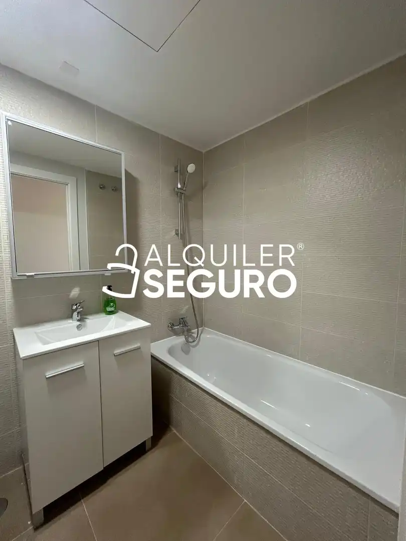 Badezimmer von Wohnung zur Miete in Alovera, Guadalajara