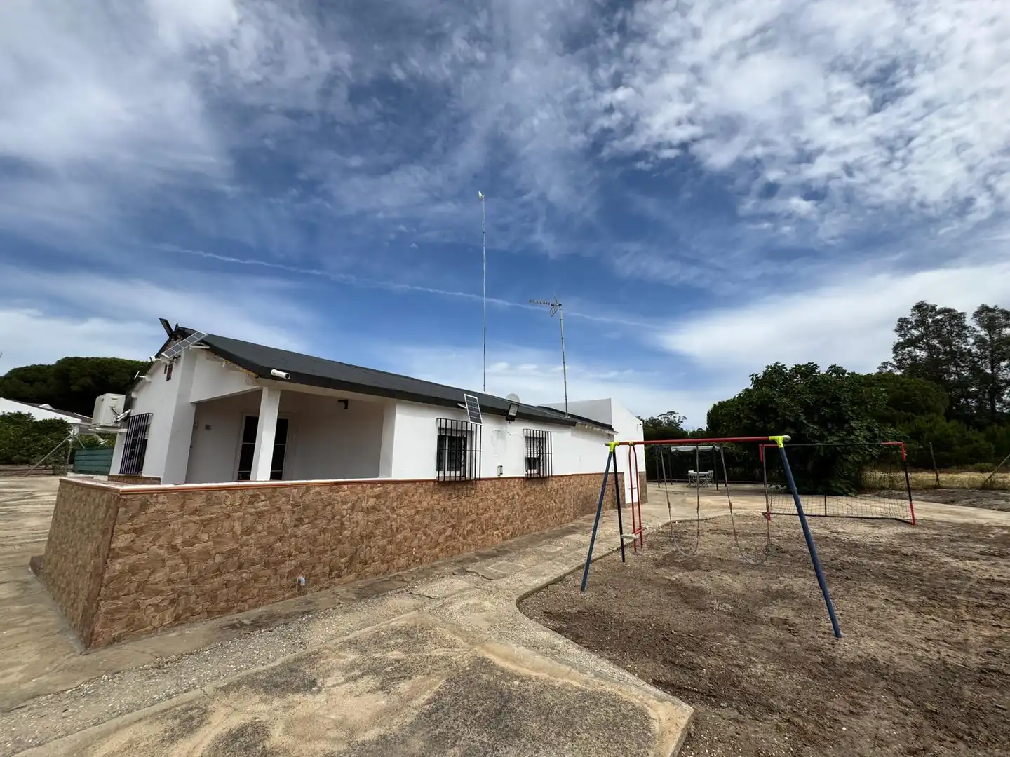 Außenansicht von Country house zum Verkauf in Lucena del Puerto mit Schwimmbad