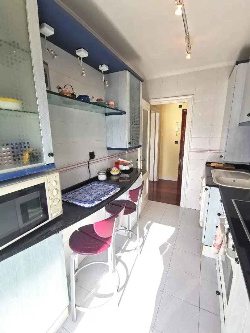 Cocina de Piso en venta en Castro-Urdiales con Calefacción, Terraza y Amueblado