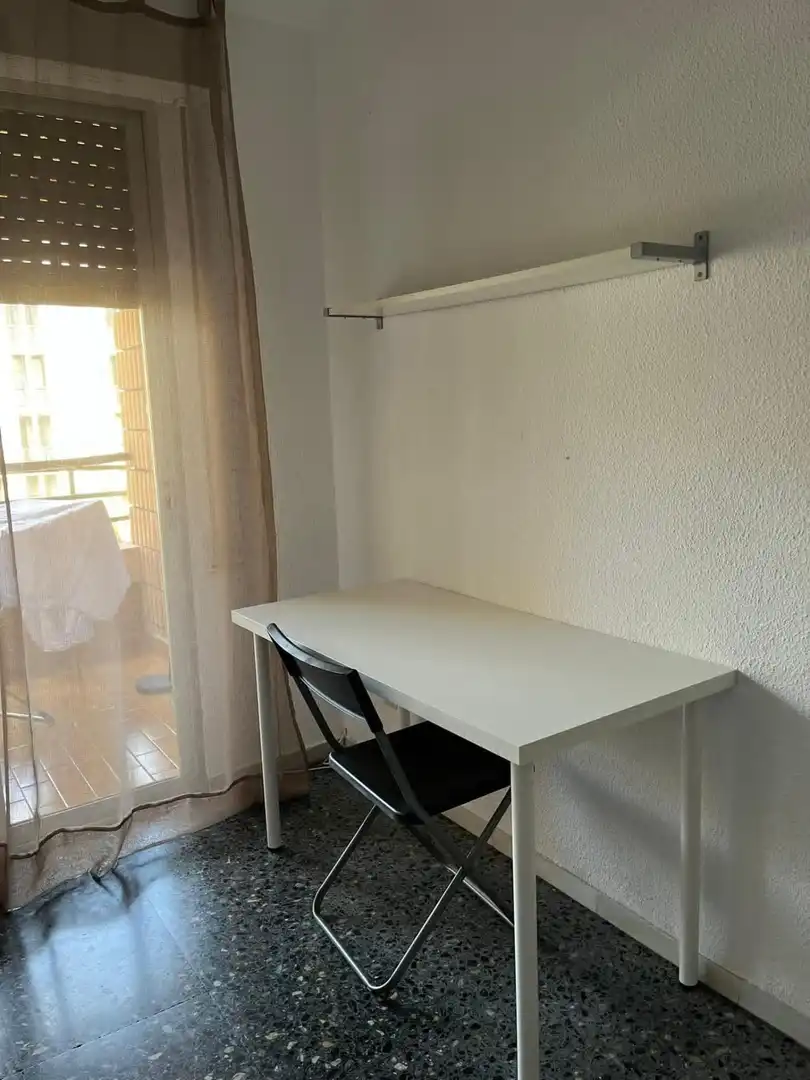 Habitación de Piso de alquiler en Elche / Elx con Jardín privado, Terraza y Amueblado