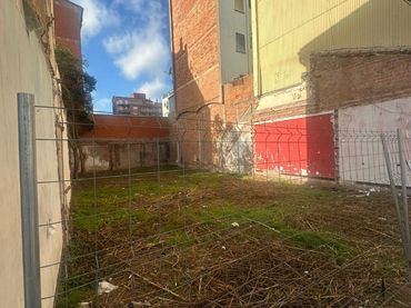 Terreno residencial en venta en Carrer del Puigmal 34
