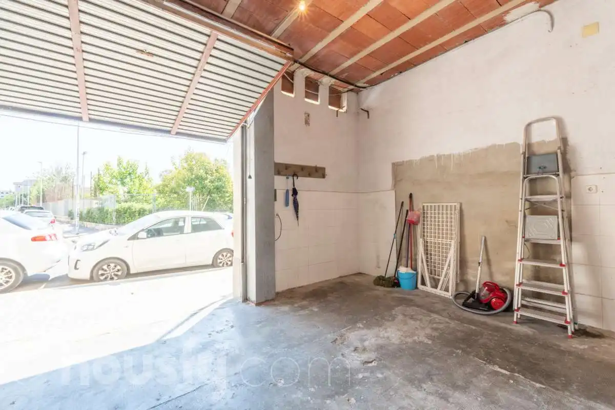 Parking de Planta baja en venta en Vilanova i la Geltrú con Aire acondicionado, Calefacción y Terraza