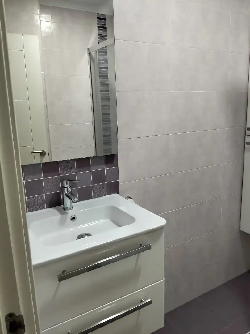 Baño de Piso de alquiler en Sevilla con Aire acondicionado, Parquet y Terraza
